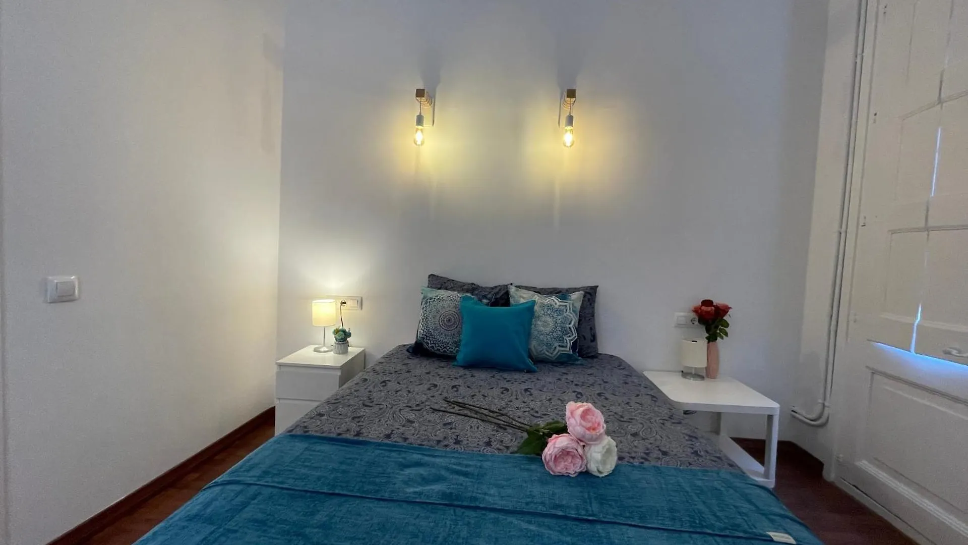 Rooms In Heart Of Gothic Barcelona