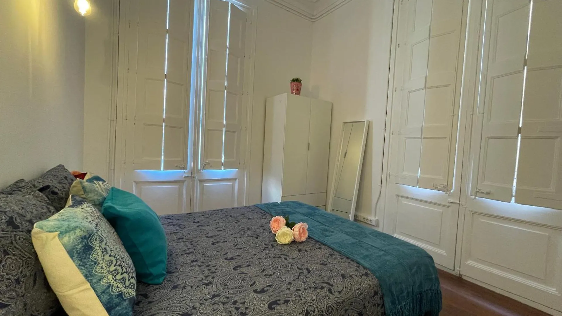 Hostel Rooms In Heart Of Gothic Barcelona